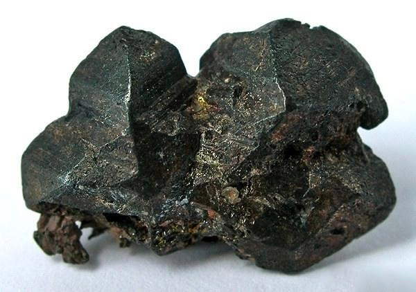 Convenient processing of low-grade copper oxide ores