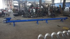 Kitchen waste screw conveyor